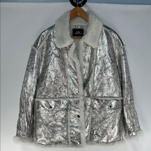 URBAN OUTFITTERS LEIGH METALLIC SIVER FAUX SUEDE SHERPA JACKET FTL-01-210